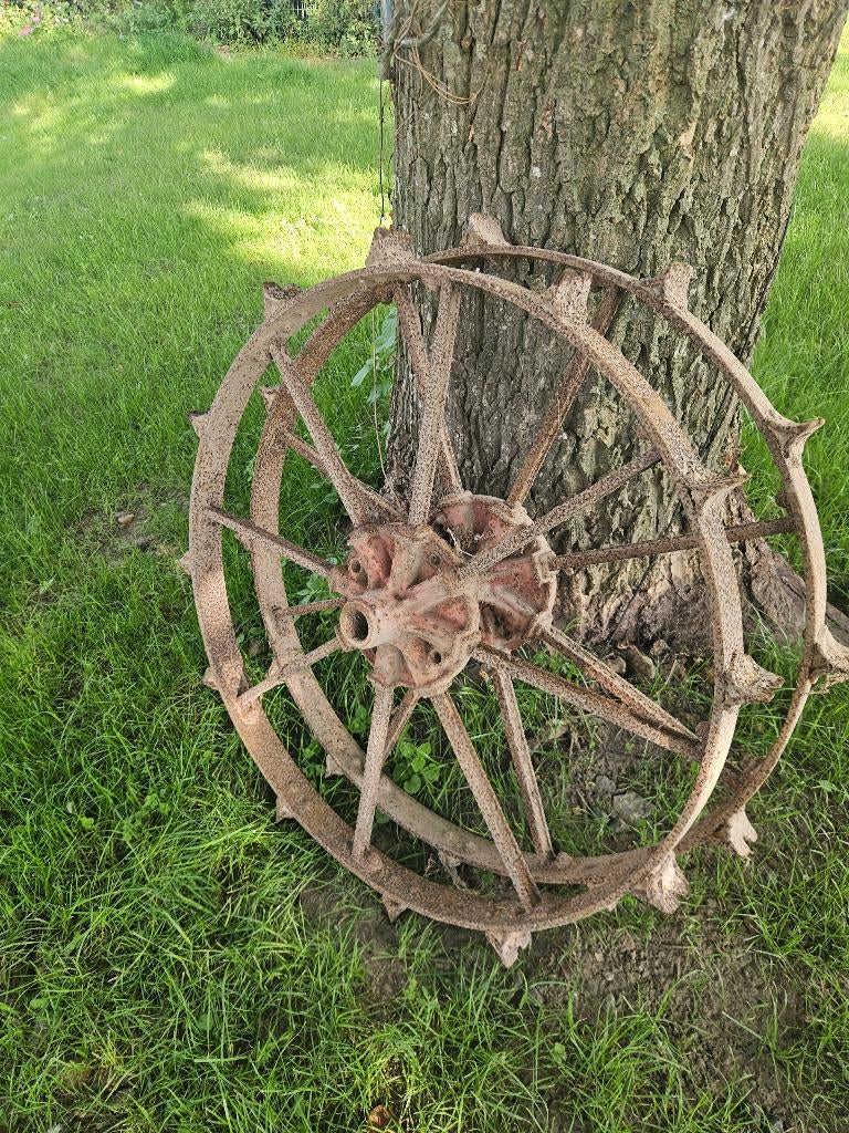 Antieke metalen wielen, Ophalen