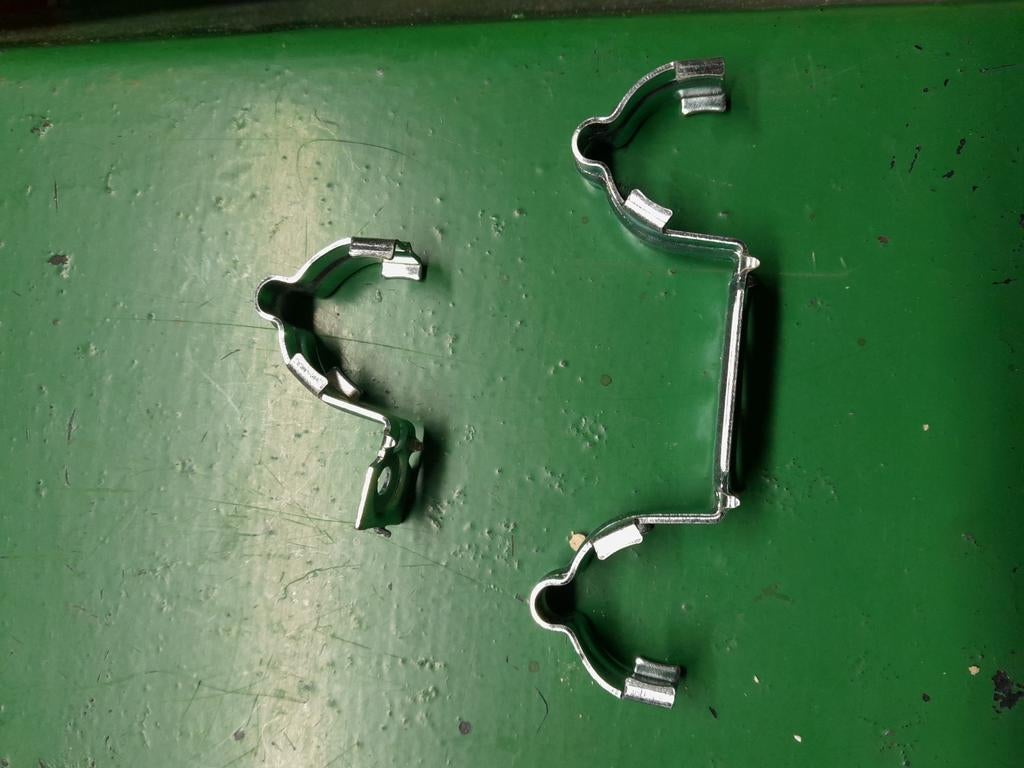 Attaches ,fixations pour tuyaux pex henco alpex, Comme neuf