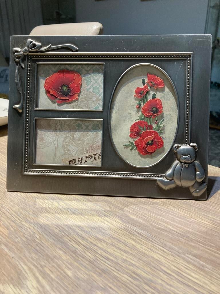 Prachtige fotolijstje met klaproosdecoraties en teddybeer, Audio, Tv en Foto, Ophalen of Verzenden, Zo goed als nieuw