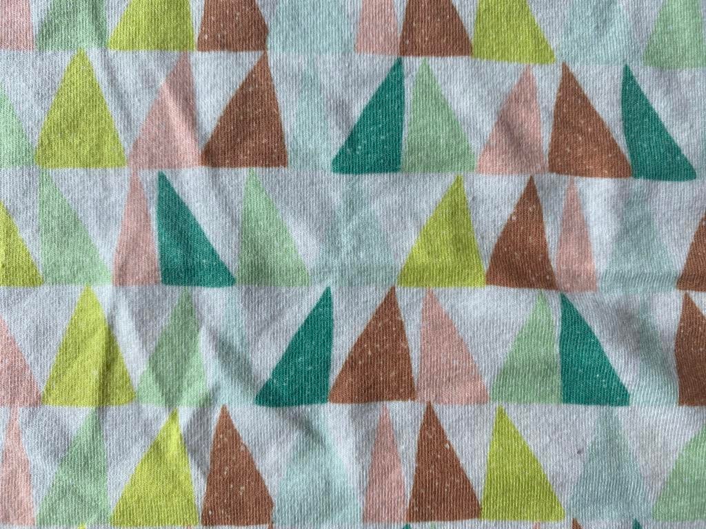 Tricot met print van kleurige driehoeken - min 54 x 51 cm, Overige materialen, Ophalen of Verzenden, Zo goed als nieuw, 30 tot 120 cm