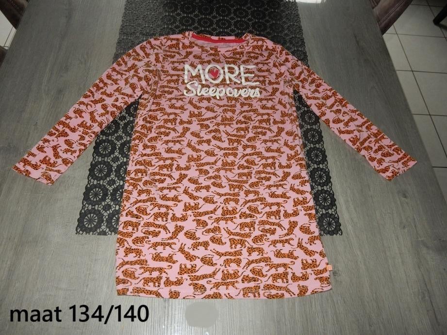 nr.409 - Kleding meisje maat 134 - €1/stuk, Enlèvement ou Envoi, Fille