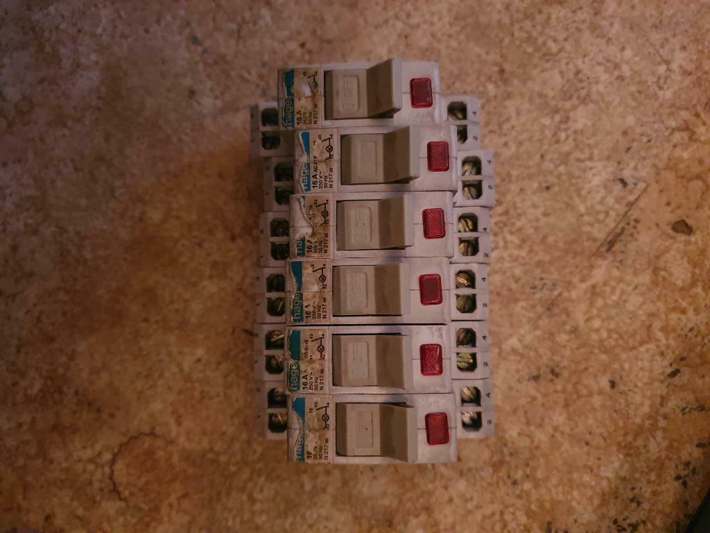 6 DIN-railschakelaars Hager N21700, Enlèvement ou Envoi, Utilisé, Interrupteur