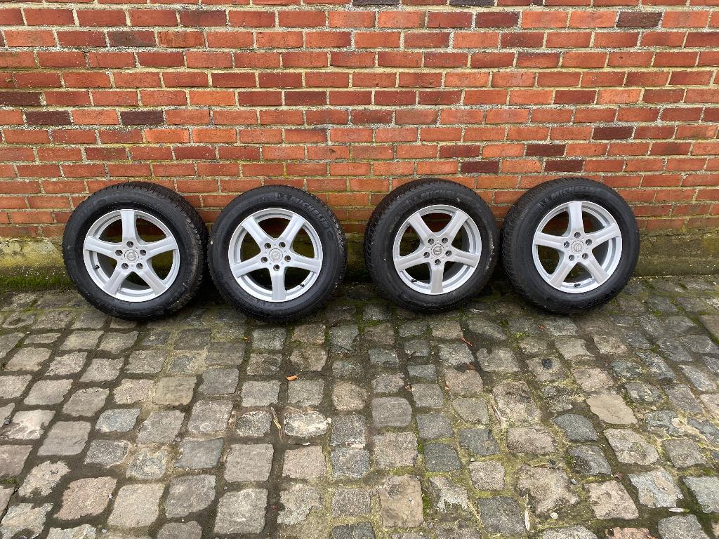 Winterbanden op velg (Volvo V50) 195/65 r15, Auto-onderdelen, Ophalen, 15 inch, Banden en Velgen, Nieuw