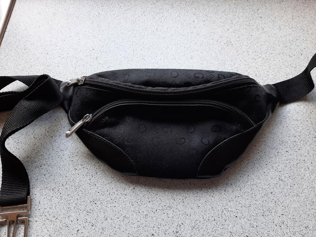 Zwarte heuptas met DG motief – vintage look, Handtassen en Accessoires, Tassen | Damestassen, Ophalen of Verzenden, Gebruikt, Schoudertasje