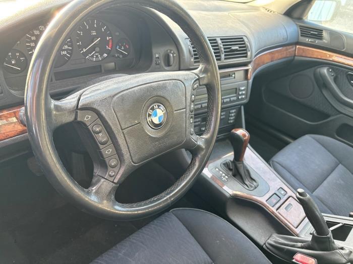 Volant d'un BMW 5-Serie, -, 3 mois de garantie, Utilisé, -