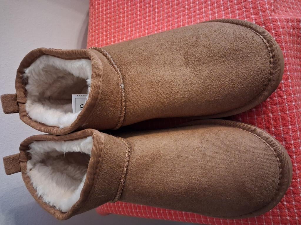 Spaanse pantoffels maat 39 Nieuwe staat, Kleding | Dames, Bruin, Nieuw, Ophalen of Verzenden, Pantoffels of Sloffen