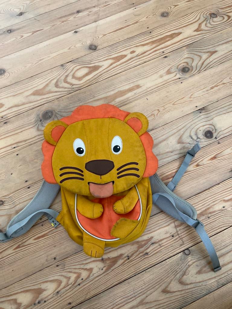 Affenzahn rugzakje leeuw, Enfants & Bébés, Jouets | Peluches, Comme neuf, Enlèvement