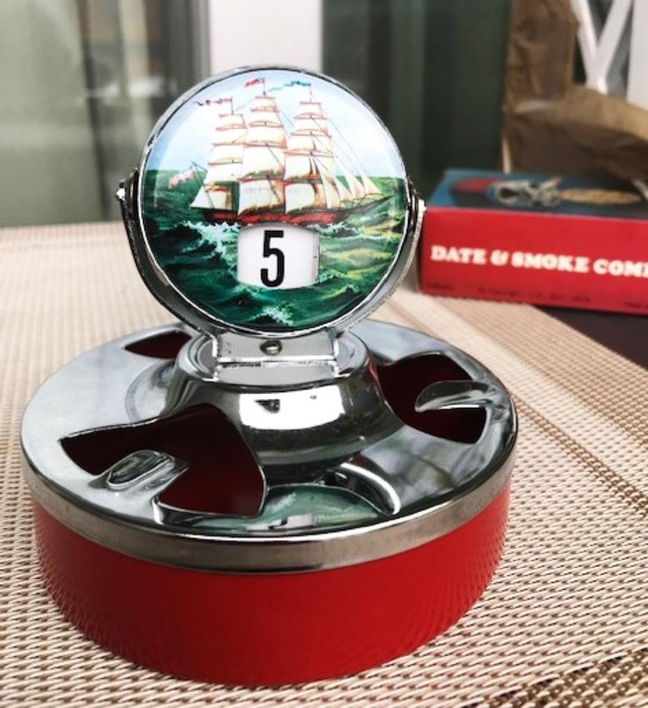 Calendrier Cendrier Mécanique Vintage Jamais utilisé✨😎🎁🤗, Enlèvement ou Envoi, Neuf, Cendrier