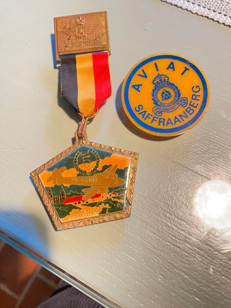 Militair eretekens .safraanberg, Ophalen