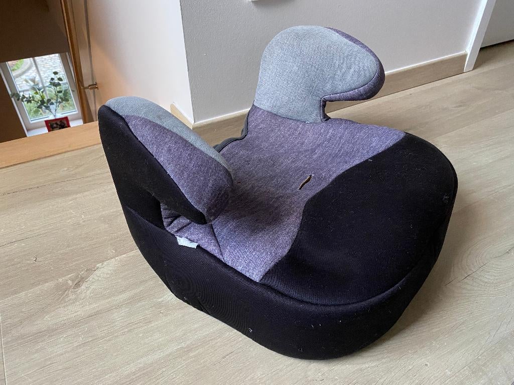 Verhoogzitje of autostoel met zwart en grijze kleur, Kinderen en Baby's, Ophalen of Verzenden, Gebruikt, 15 t/m 36 kg, Autogordel