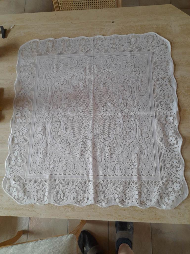 Nappe en dentelle (machine) 75x78 cm, Maison & Meubles, Enlèvement ou Envoi, Comme neuf, Carré