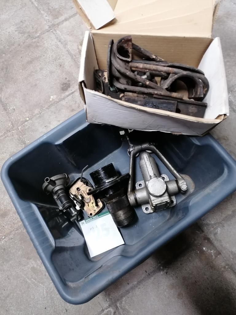 OLDTIMERS MG B petit lot de pièces en très bon état ., Ophalen