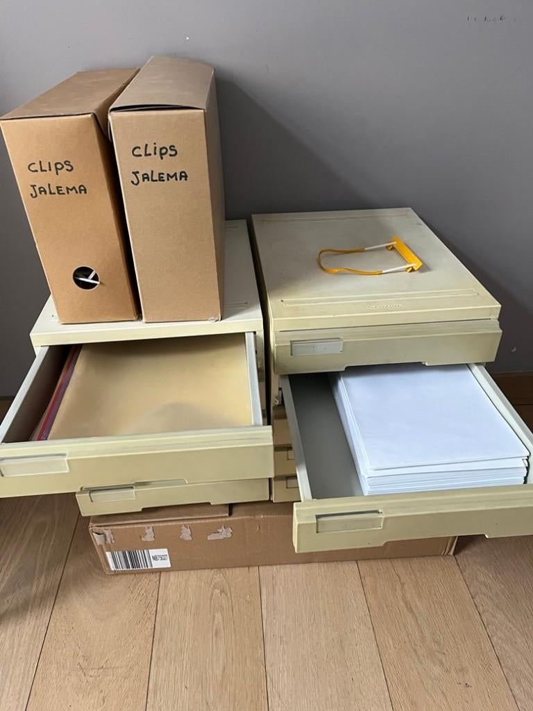 Fournitures de bureau à donner, Enlèvement