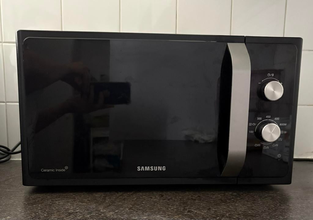 Four Micro-Ondes Samsung, Gebruikt, Microgolfoven, Ophalen of Verzenden, 45 tot 60 cm