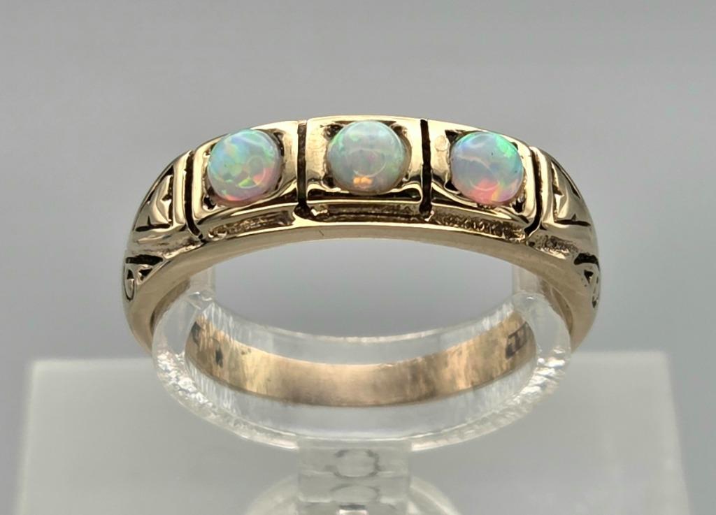 Gouden Vintage ring met edelsteen opaal. 2025/671., Handtassen en Accessoires, Antieke sieraden, Ring, Goud, Met edelsteen, Verzenden