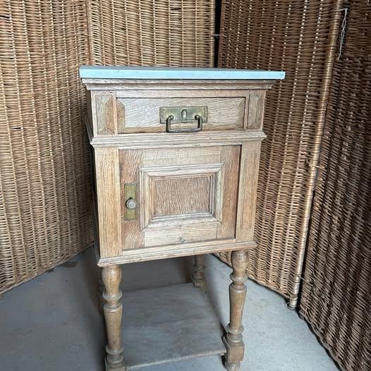 Petit Meuble à restaurer - Table de nuit Bois/Marbre € 30, Antiquités & Art, Enlèvement