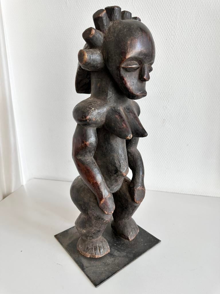 Anthropologue de la collection Fang Byeri, 1950, Enlèvement ou Envoi