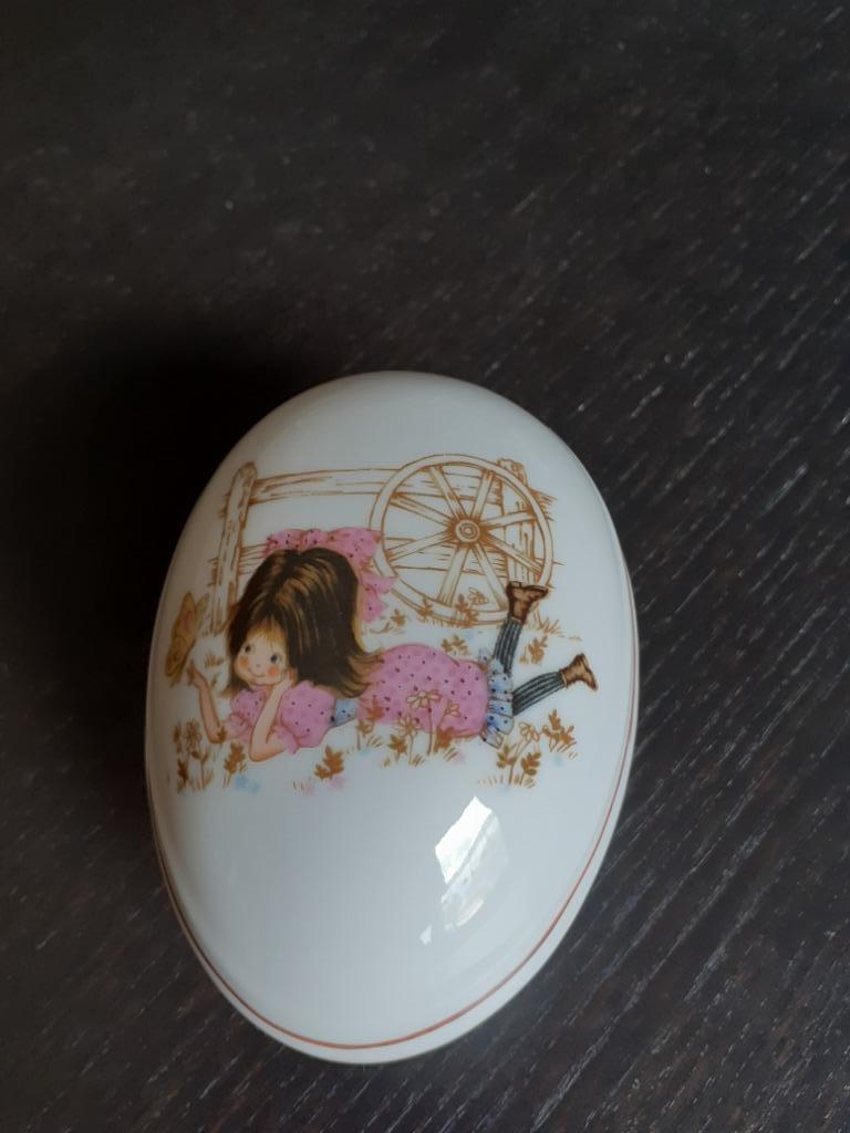 Œuf porcelaine Miss Petticoat, Enlèvement, Comme neuf, Porcelaine