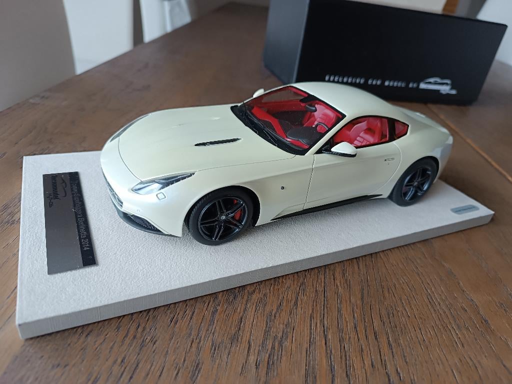 Ferrari Superleggera F12 Touring blanc nacré TECNOMODEL 1:18, Ophalen of Verzenden, Zo goed als nieuw, Auto, Overige merken