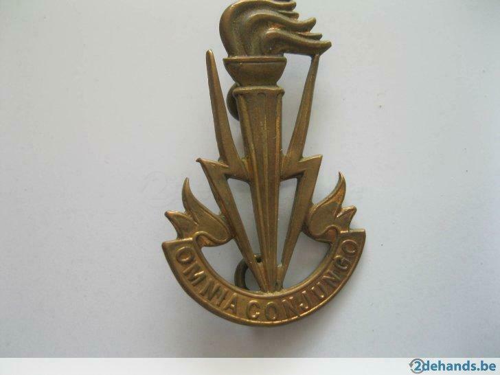 Belgisch militair speldje Omnia Conjungo 1950, Verzamelen, Militaria | Algemeen, Ophalen of Verzenden