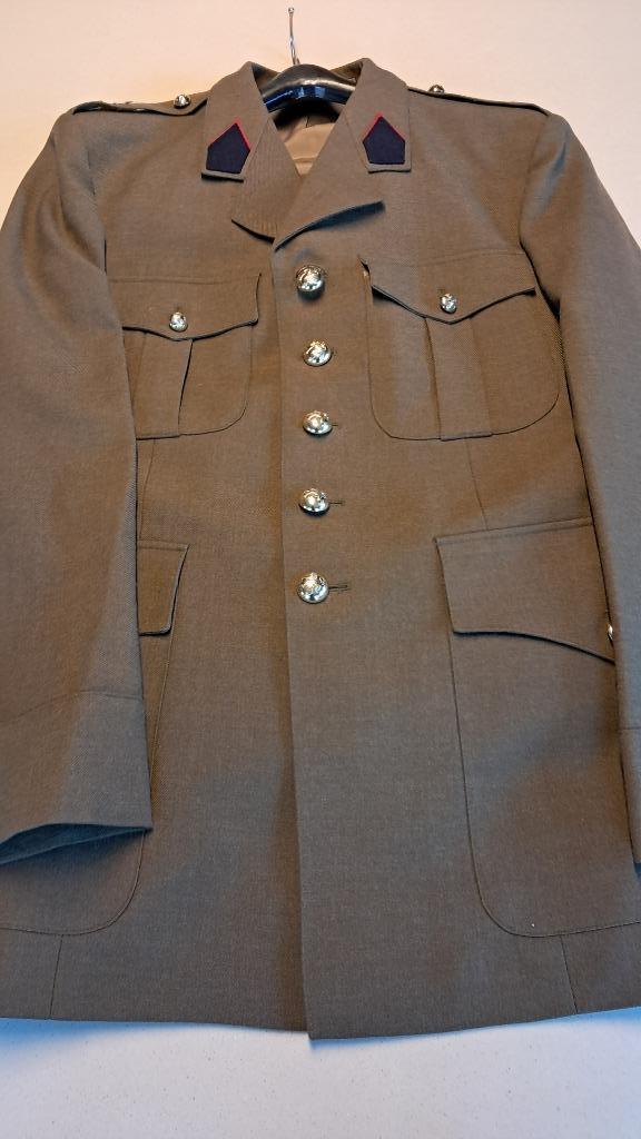 BELGIQUE - ARTILLERIE - SERVICE DRESS ET BATTLE DRESS, Enlèvement ou Envoi, Armée de terre, Vêtements ou Chaussures