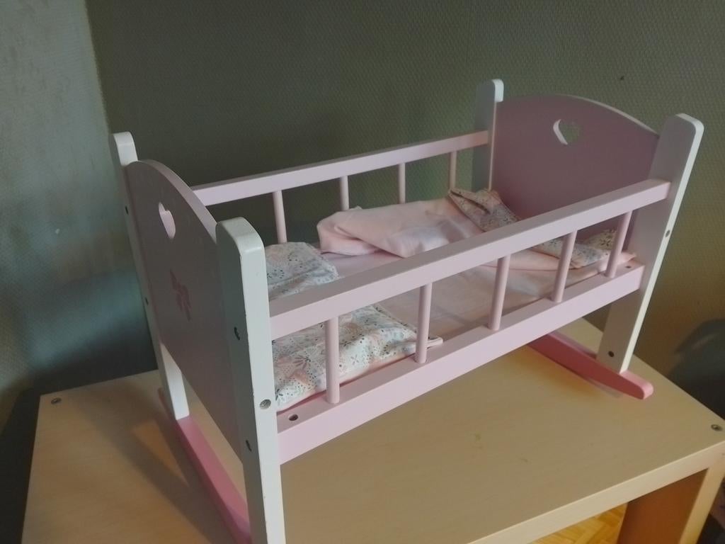 Poppenbedje met beddengoed, Enlèvement