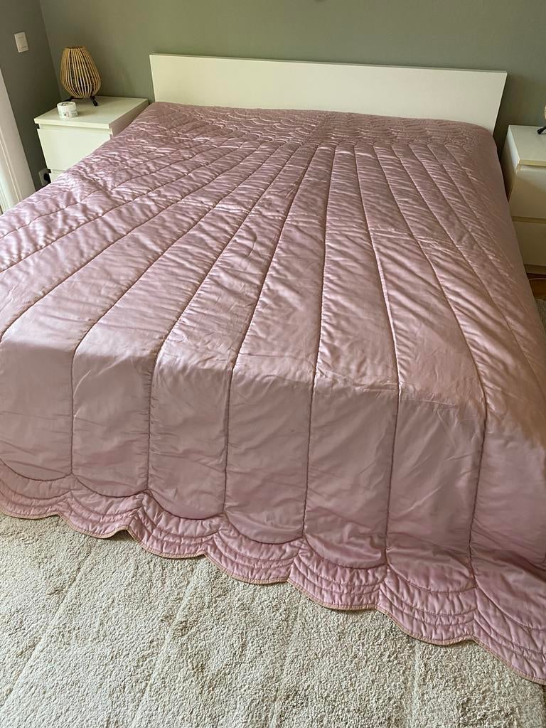 Couvre lit en satin rose l 260 L 275, Enlèvement ou Envoi, Rose, Utilisé, Autres types