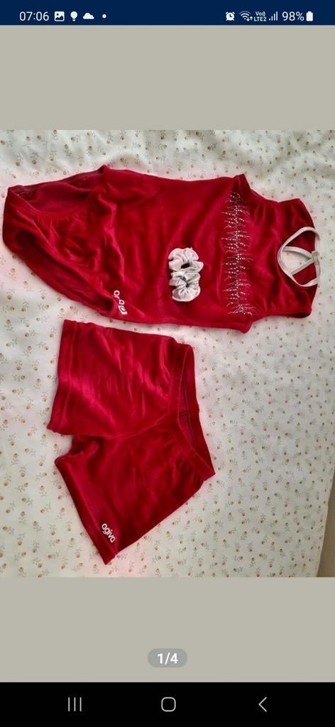 Acro jimnastik 3 set 7 & 8 jarige kleur pink roze, Sports & Fitness, Gymnastique, Taille enfant de 122 à 140, Rose, Comme neuf