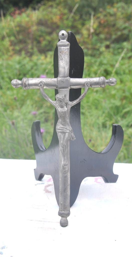 crucifix en etain sans plomb, Antiquités & Art, Antiquités | Objets religieux, Enlèvement ou Envoi