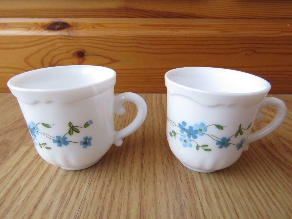 Vintage 2 petites tasses motifs myosotis veronica en arcopal, Ophalen of Verzenden, Nieuw, Kop(pen) en/of Schotel(s)