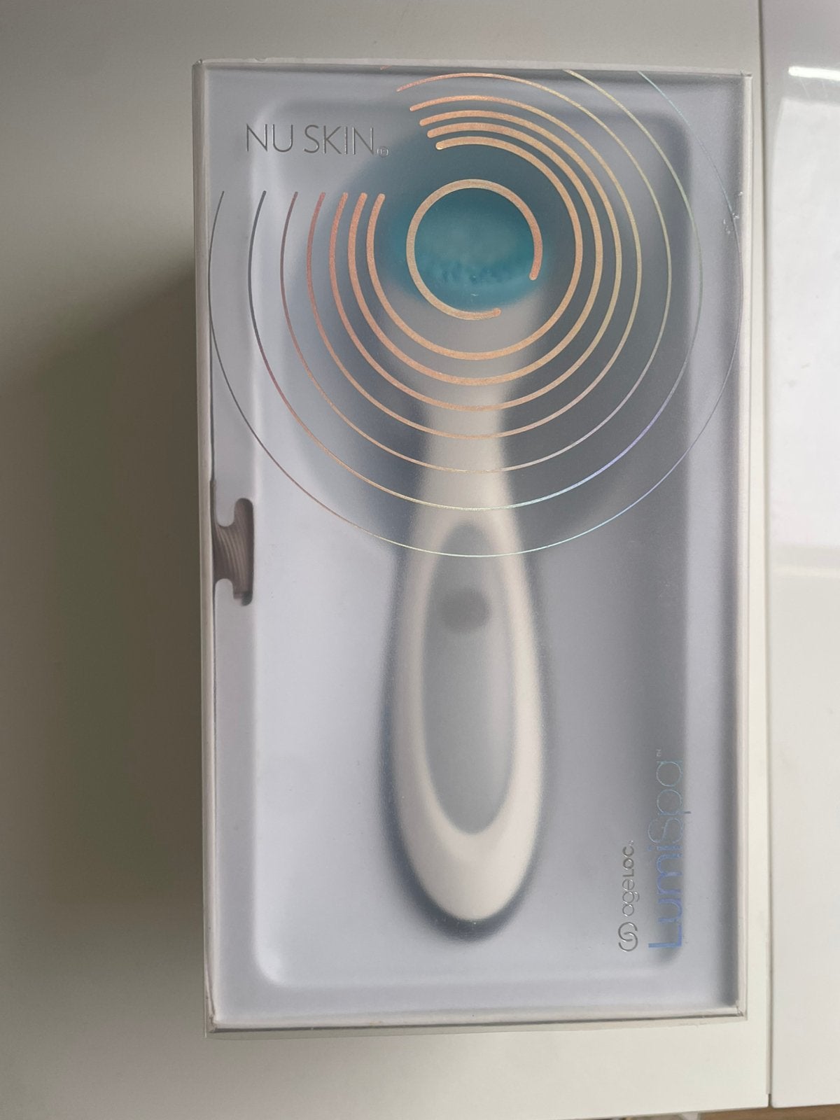 Nuskin lumispa, Enlèvement, Comme neuf