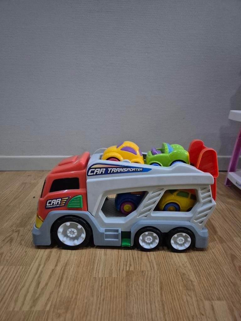 2 grote vrachtwagens + 4 kleine auto's, Ophalen