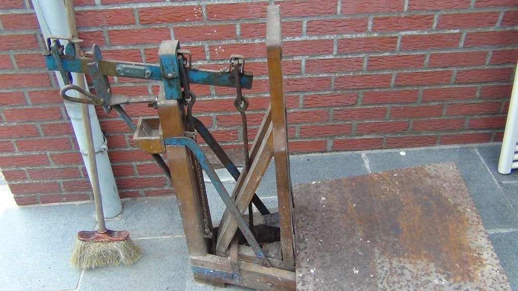 ancienne balance de plus de 50 ans, Enlèvement