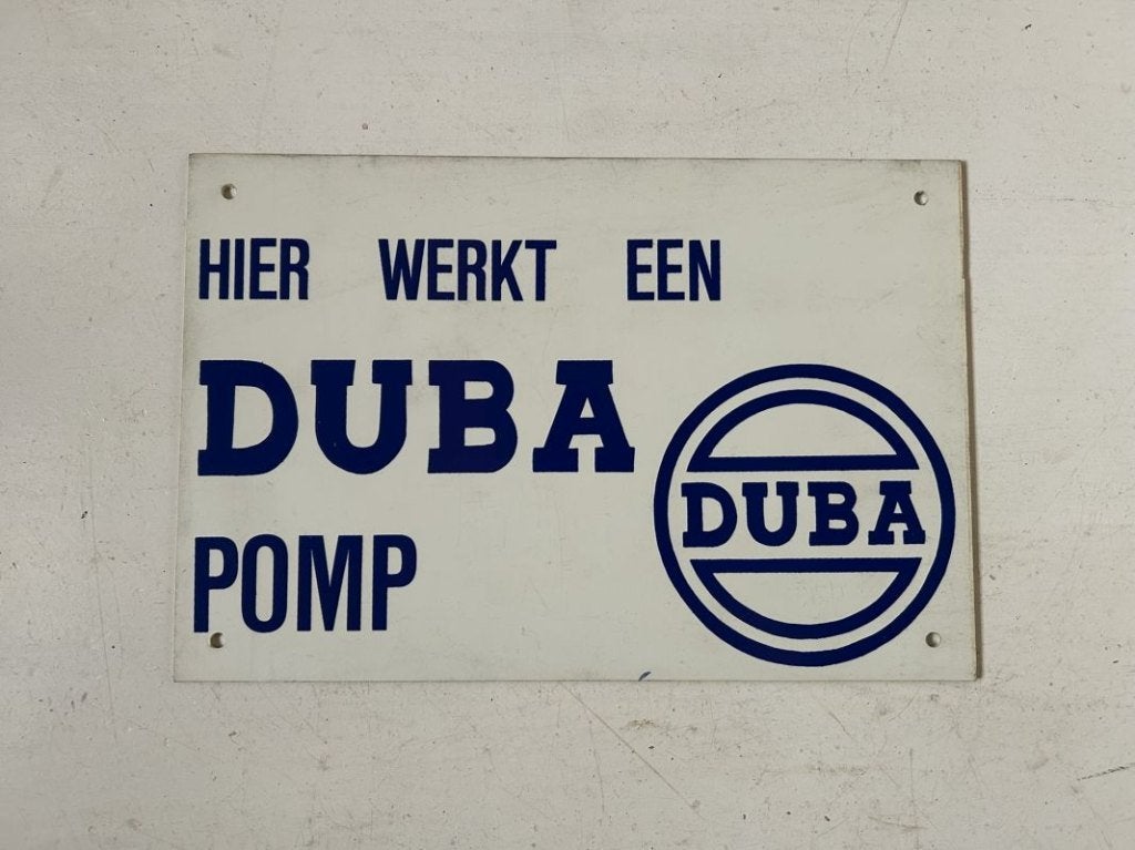 Reclamebord Duba - hier werkt een duba pomp, Verzamelen, Ophalen of Verzenden, Gebruikt, Reclamebord