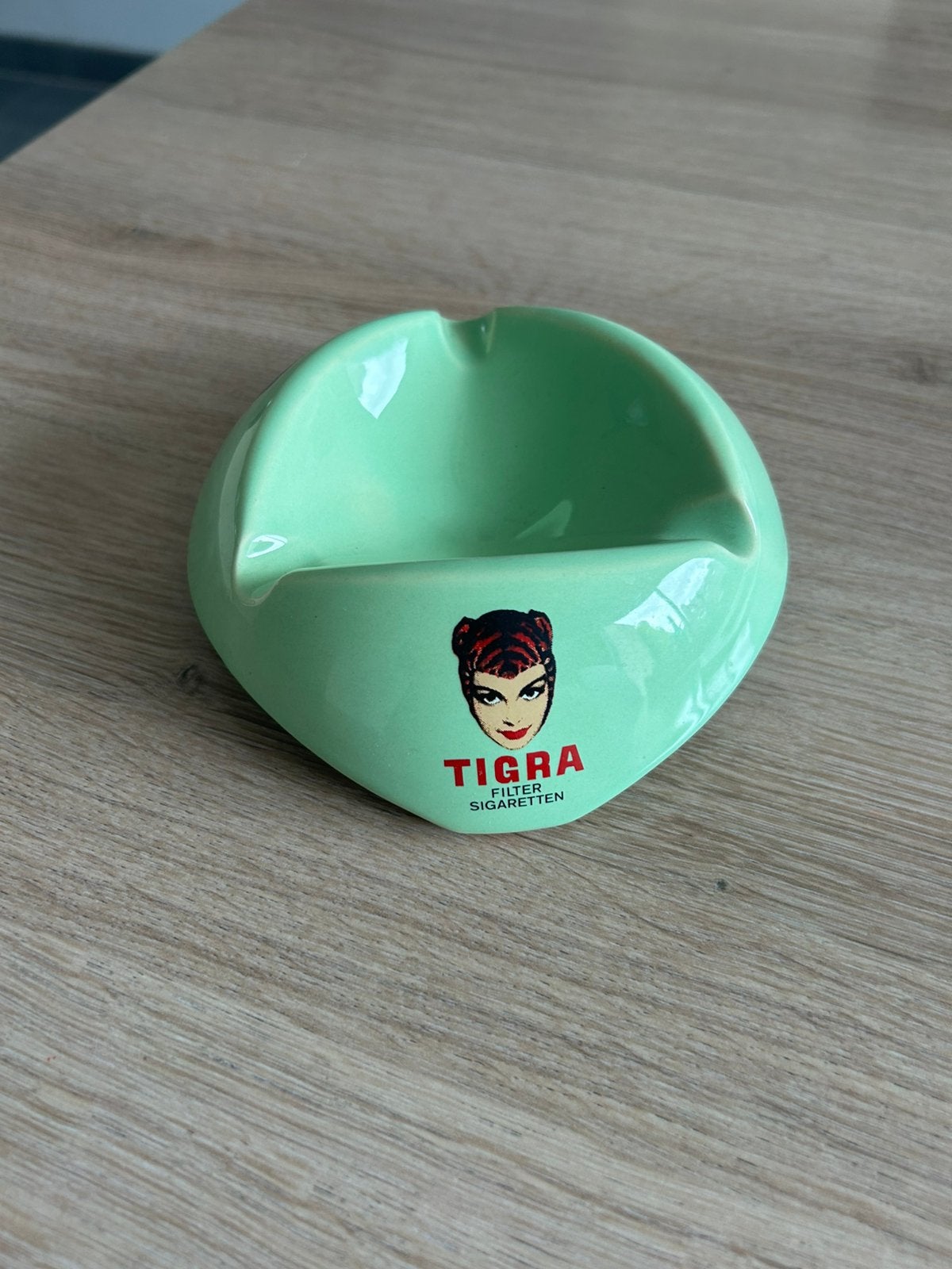 Tigra Asbak uit keramiek ( Baudour - Belgium, Enlèvement ou Envoi, Comme neuf