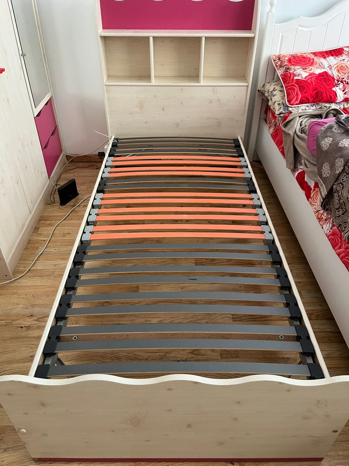 Comfortabel 1-persoonsbed in perfecte staat, Huis en Inrichting, Slaapkamer | Bedden, Ophalen, Zo goed als nieuw