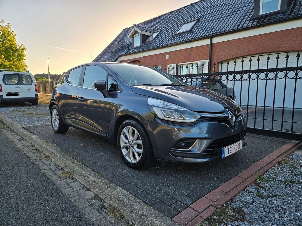 Renault Clio 1.2 TCe Energy Intens, Auto's, Voorwielaandrijving, 1165 kg, Leder en Stof, https://public.car-pass.be/vhr/ca71c5a6-cf5f-43af-ac22-e75f835ae09a