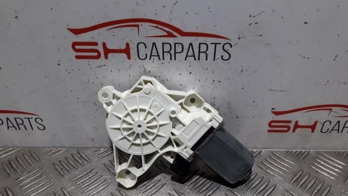 Moteur de vitre portière d'un Mercedes CLA, Autos : Pièces & Accessoires, 3 mois de garantie, Utilisé, -, -