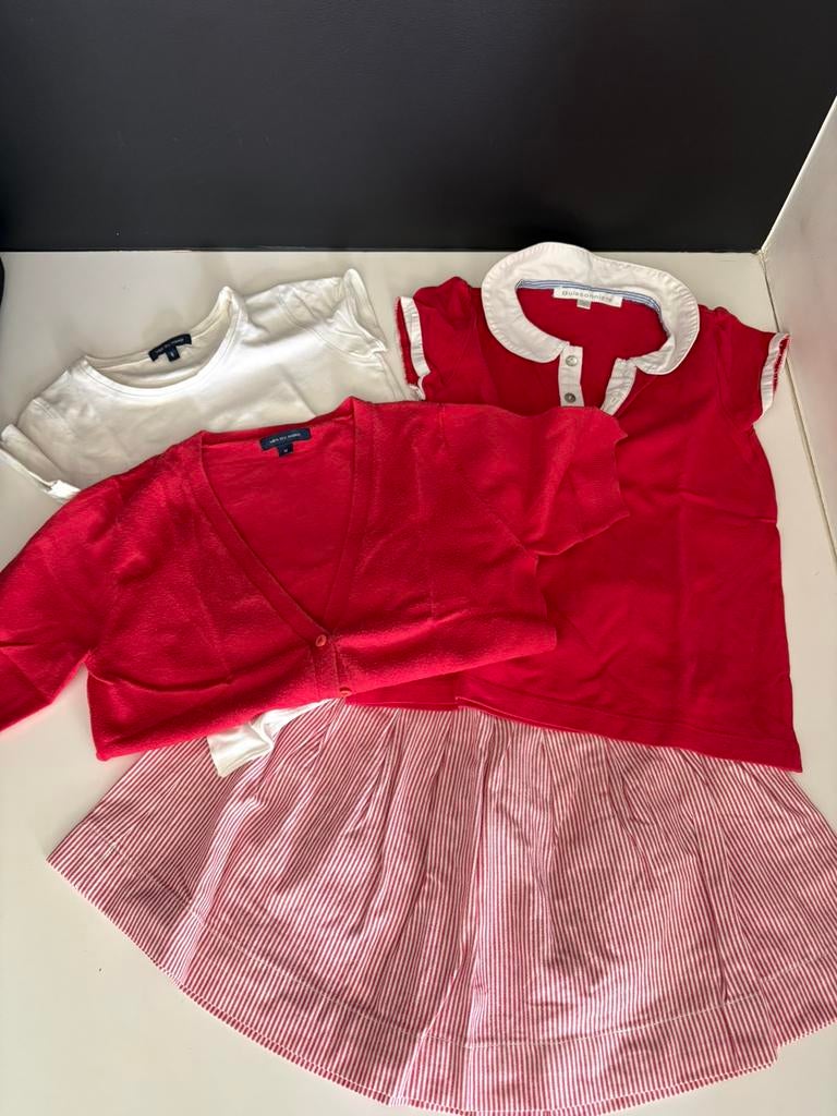 Ensemble 6 ans jupe- 2 tee-shirts - 1 gilet courtes manches, Ophalen of Verzenden, Zo goed als nieuw