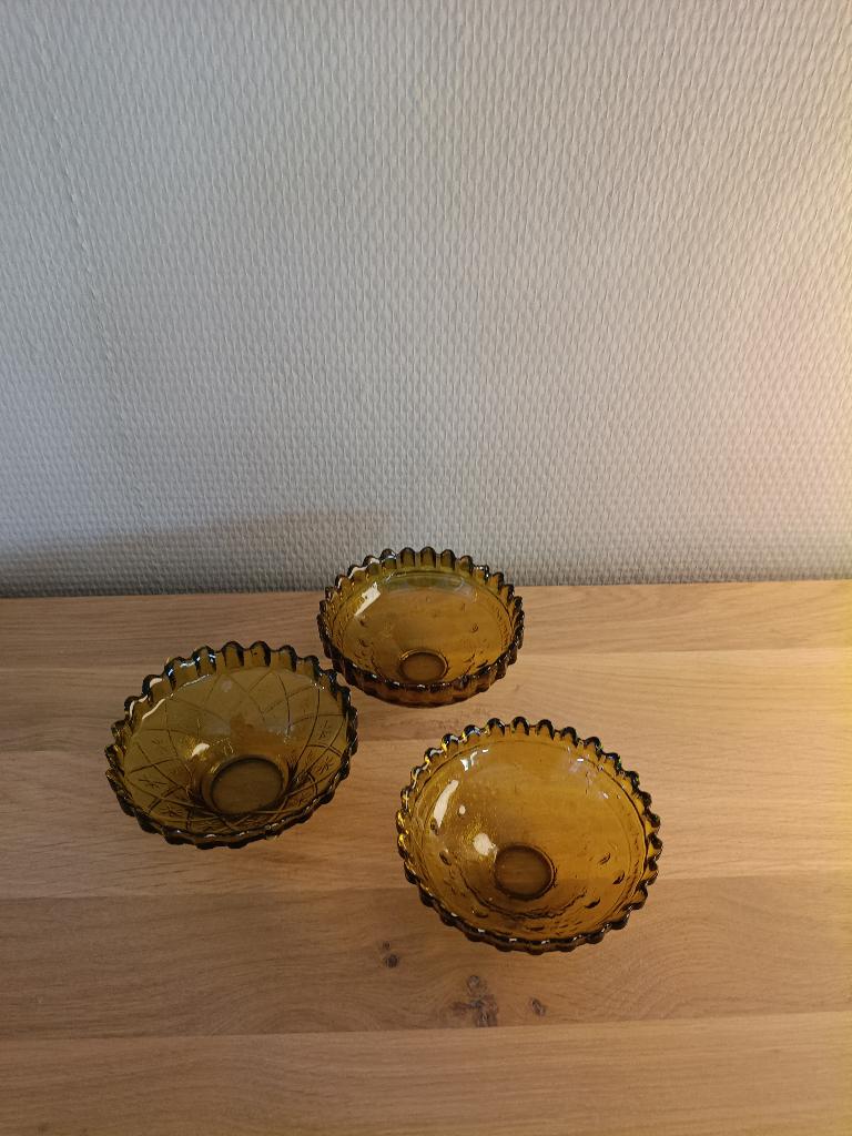Amber pressed glass art deco kommetjes, Ophalen