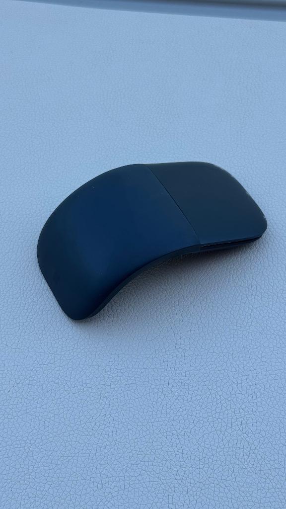 Souris Microsoft Surface Arc noire - Bluetooth, Informatique & Logiciels, Souris, Ergonomique, Souris, Enlèvement ou Envoi, Comme neuf