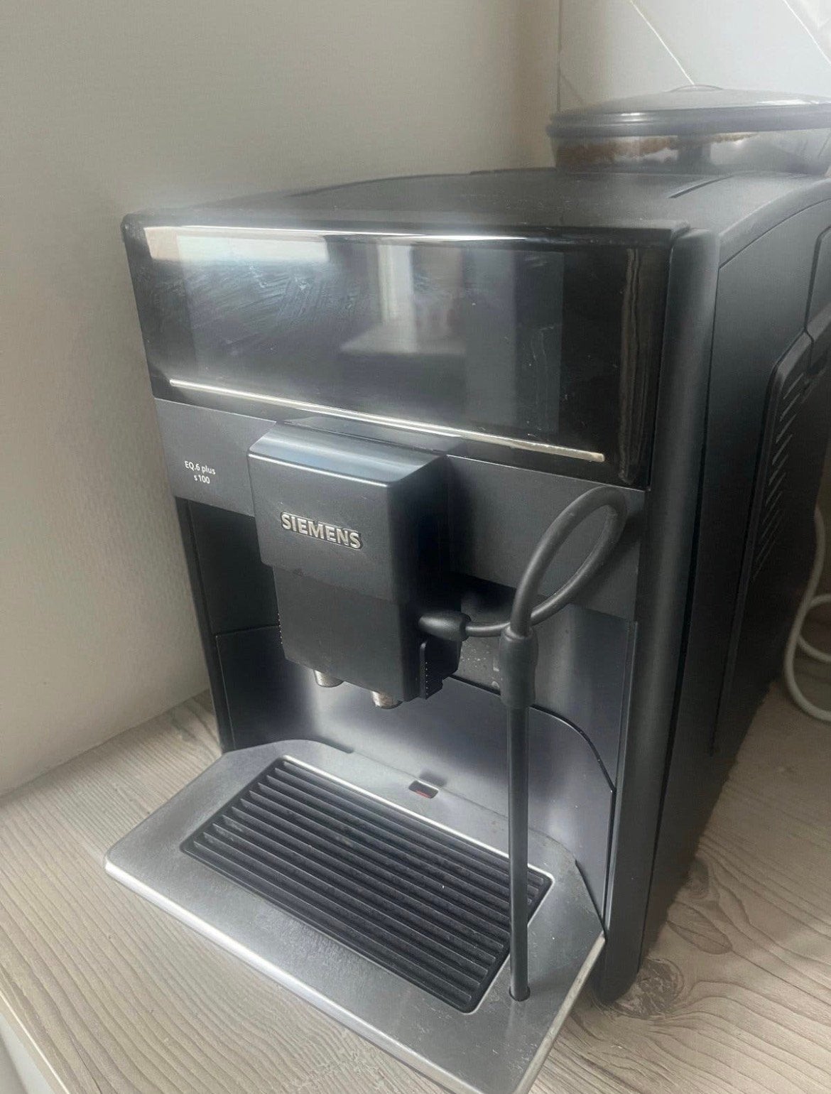 Machine à café entièrement automatique Siemens EQ6 plus s100, Enlèvement, Comme neuf, Siemens, Grains de café