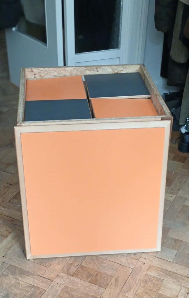 Cube compact table et 4 tabourets., Enlèvement, Comme neuf, Autres formes, Bois