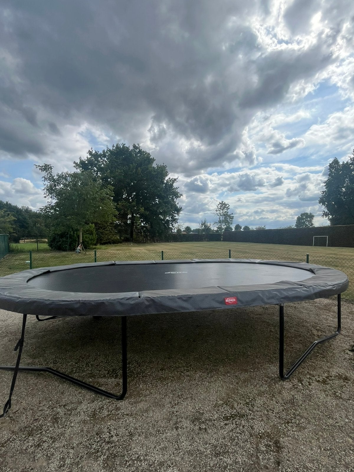 Berg Trampoline antraciet grijs 520x350 cm, Ophalen, Zo goed als nieuw
