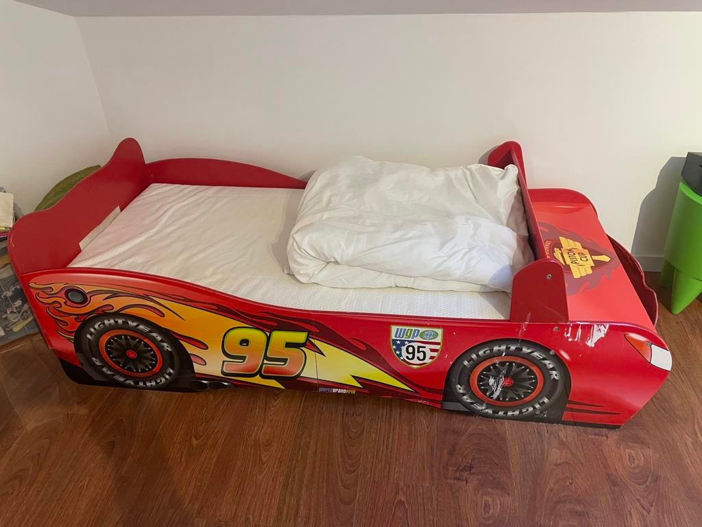 Peuterbed Cars incl matras, dekbed, hoeslaken en overtrekken, Matelas, 85 à 100 cm, Enlèvement, Utilisé