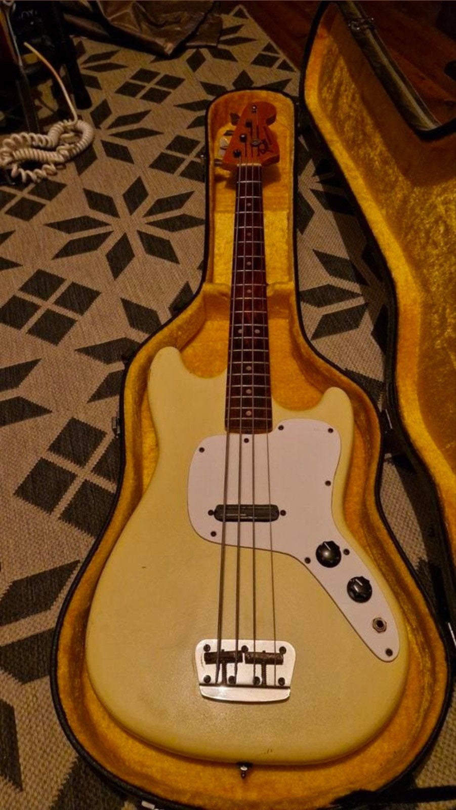 Fender Musicmaster Bass, Musique & Instruments, Instruments à corde | Guitares | Basses, Enlèvement