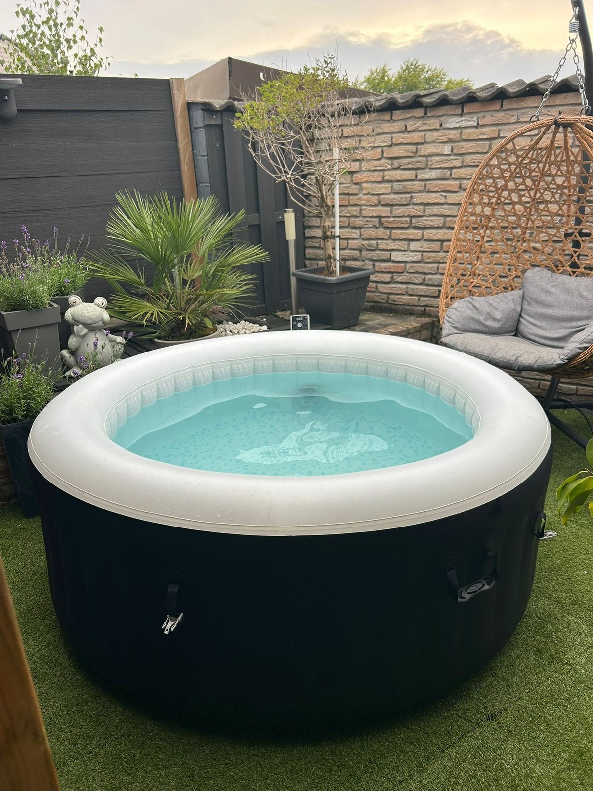 Jacuzzi gonflable - 4 personnes - package complet, Jardin & Terrasse, Bains à remous et Spas, Enlèvement ou Envoi, Utilisé, Couverture