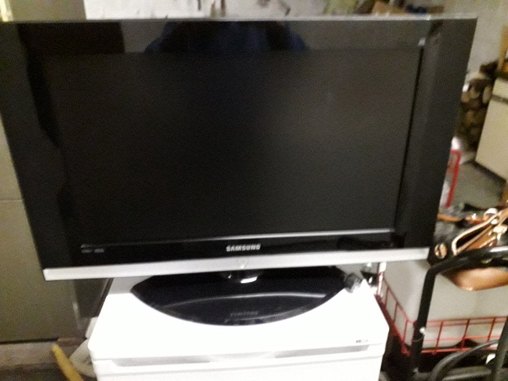 70 cm proline LED-tv met volledige aansluitingen (zie beschr, LED, Zo goed als nieuw, Ophalen, Overige merken