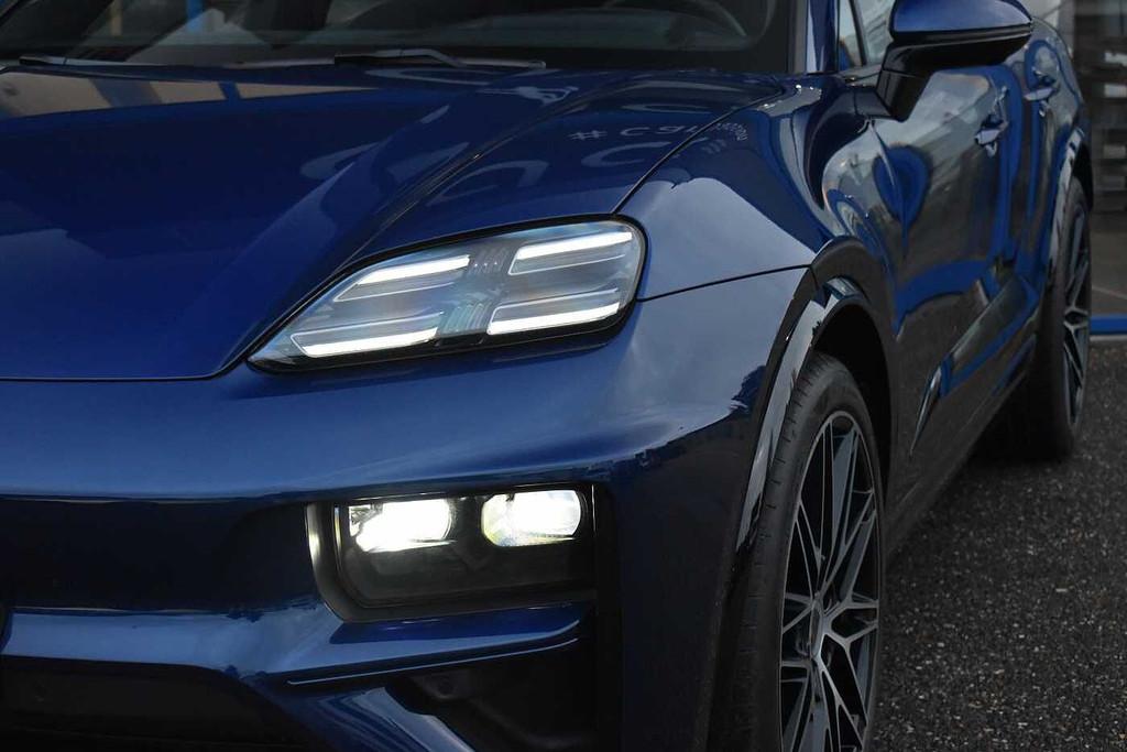 Porsche Macan 100 kWh Turbo Head-Up 18-way BOSE 360°, Auto's, Porsche, Automaat, Blauw, Leder, 5 zetels