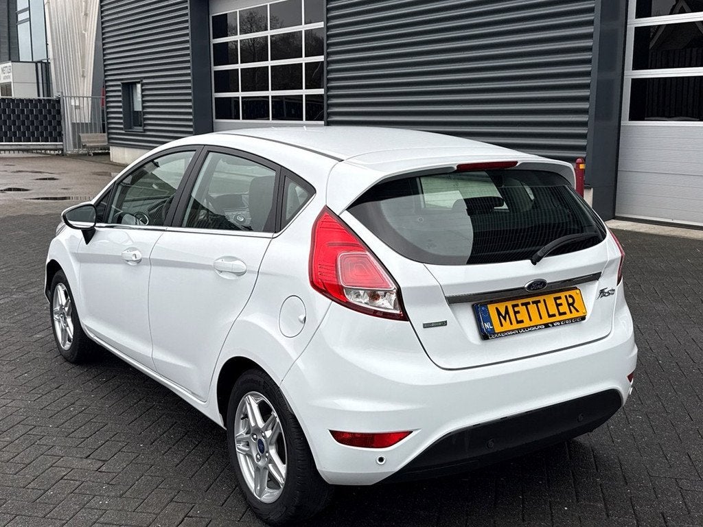 Ford FIESTA 1.0 EcoBoost Titanium, stoelverwarming, airco, Auto's, Voorwielaandrijving, Euro 5, Gebruikt, Wit